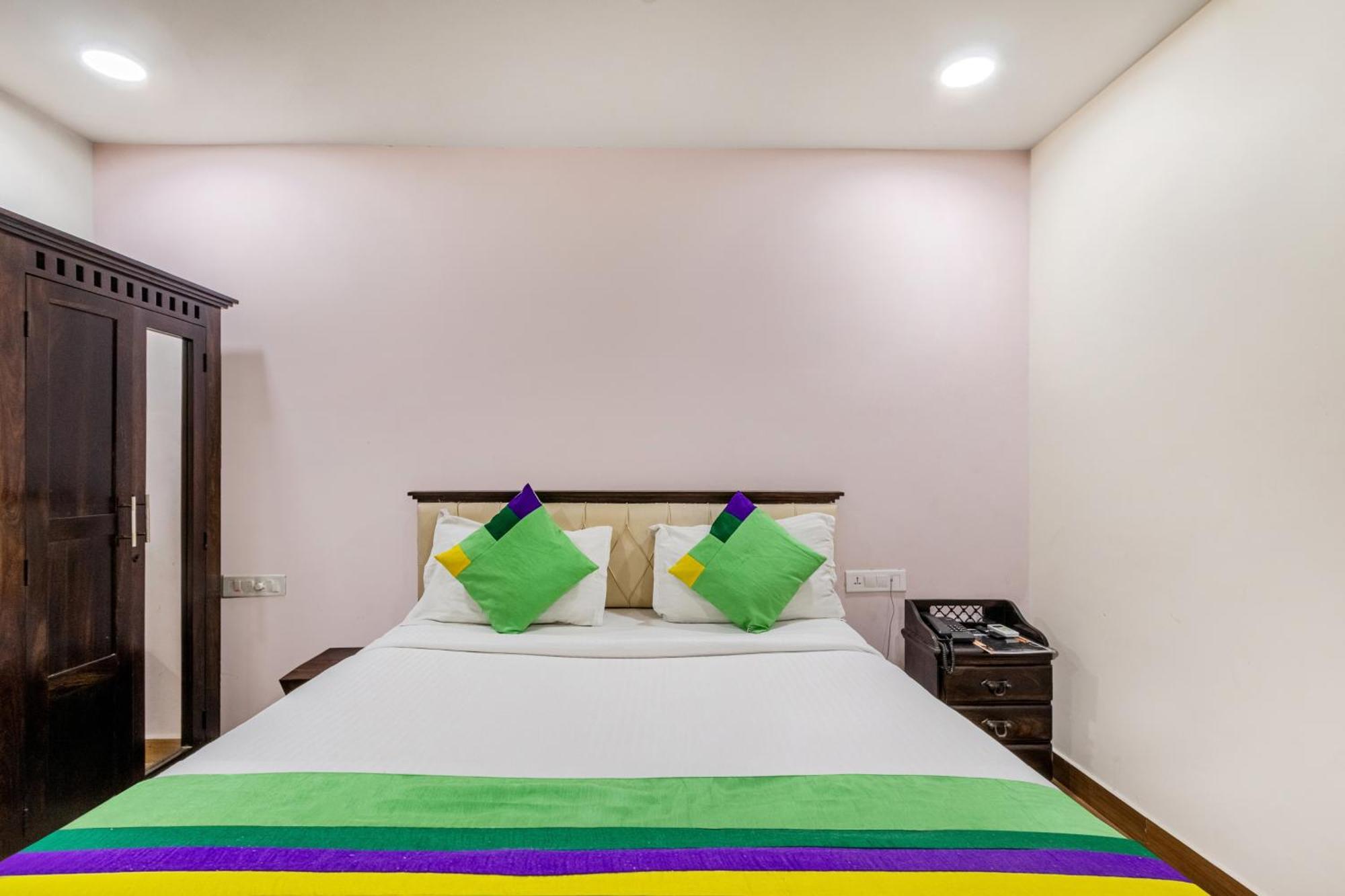 Treebo Purple Square Hotel Hyderabad Ngoại thất bức ảnh